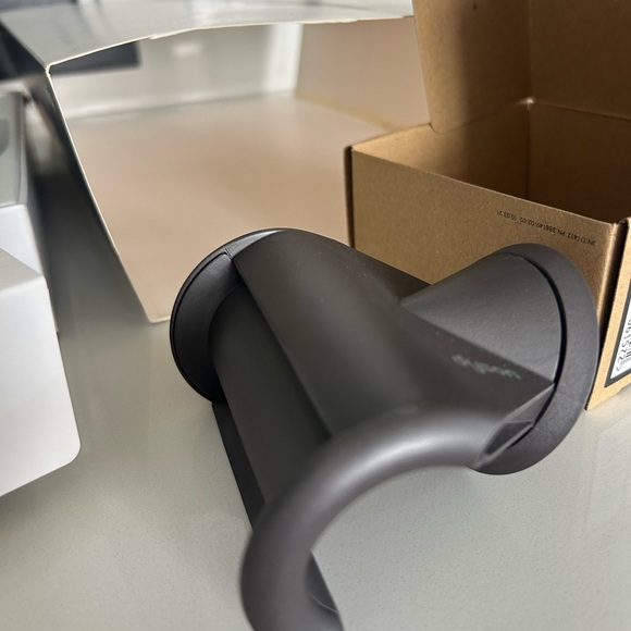 Dyson Supersonic attachments (no blow dryer) - Picture 5 of 5